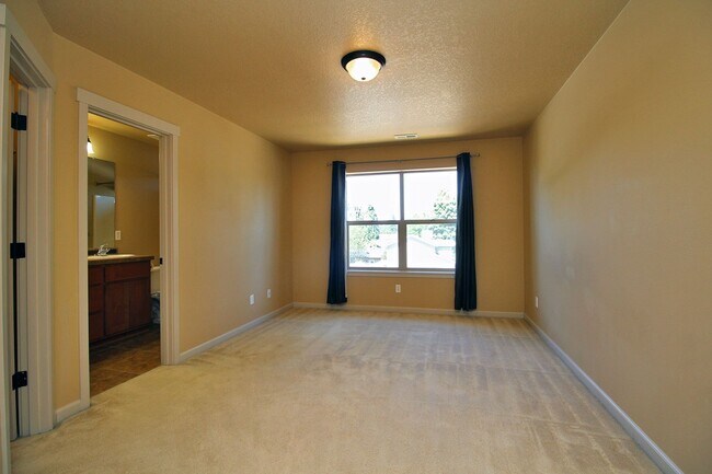 Building Photo - 2945 SW 187th Ave