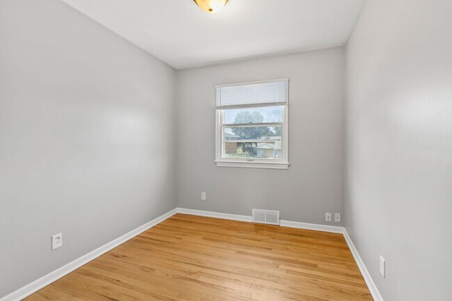 Building Photo - 7215 S 41st Ave