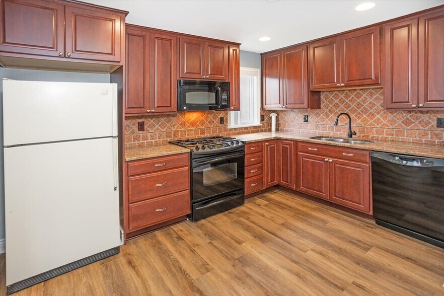 Building Photo - 56 Woods Edge Dr