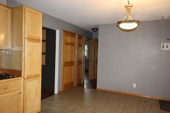 Building Photo - "Spacious 4-Bedroom 2 Bath with Finished B...