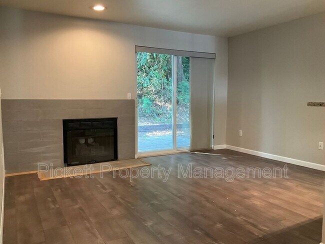 Building Photo - 1307 NW Slate Ln