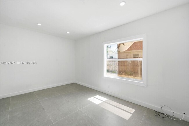 Building Photo - 2415 Garfield St