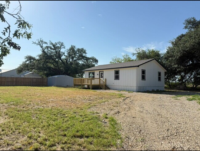 Building Photo - "Charming 2-Bed, 1-Bath Retreat in Lott, TX – 1000 Sq Ft of Cozy Living!"