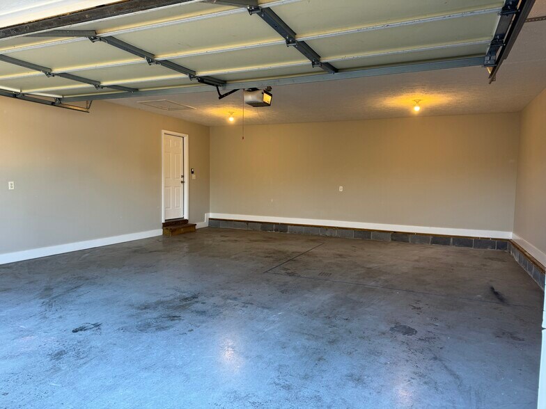 Building Photo - 66 Wildfire Dr