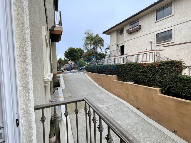 Building Photo - 2912 Baywater Ave