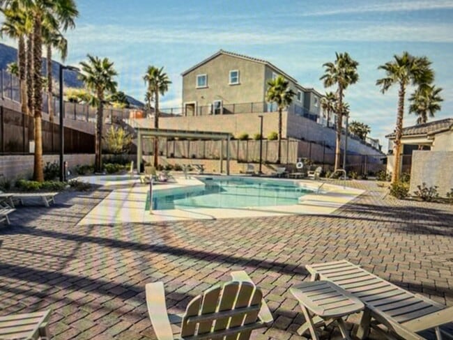 Building Photo - Magnificent Townhome Located In Quail Ridge Community!