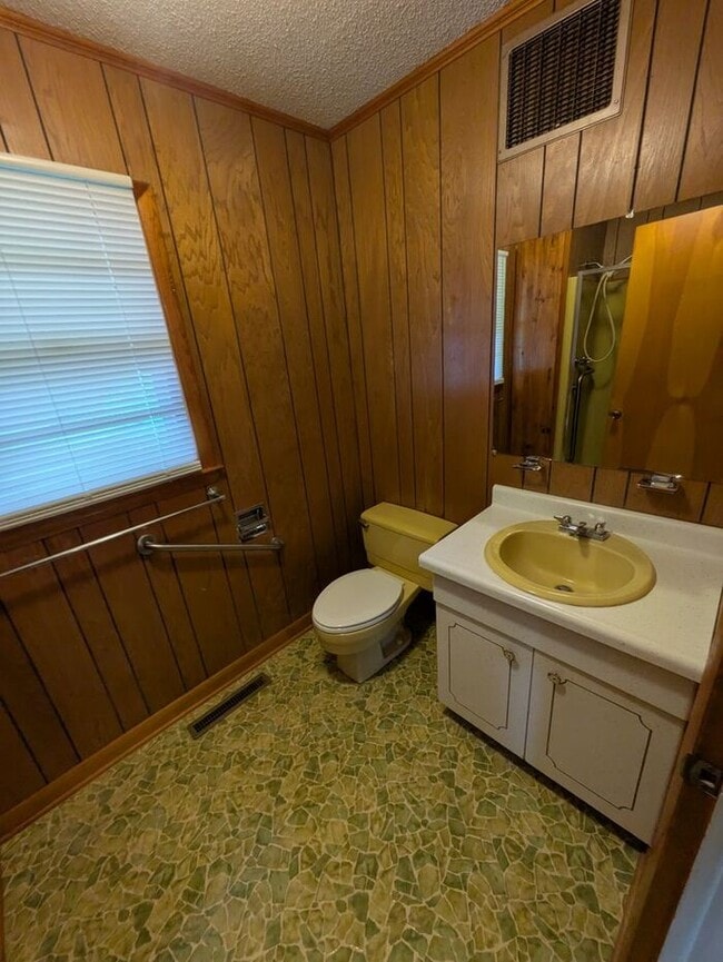 Building Photo - 2BD/2BA Single Family Home in Conover