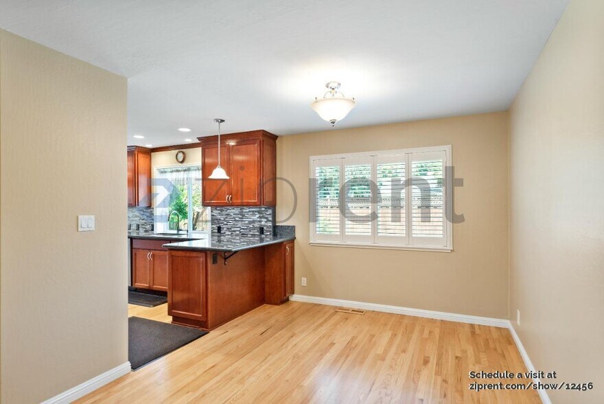 Building Photo - Unit