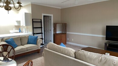 Building Photo - 2nd Floor 1 Bedroom Condo in Myrtlewood