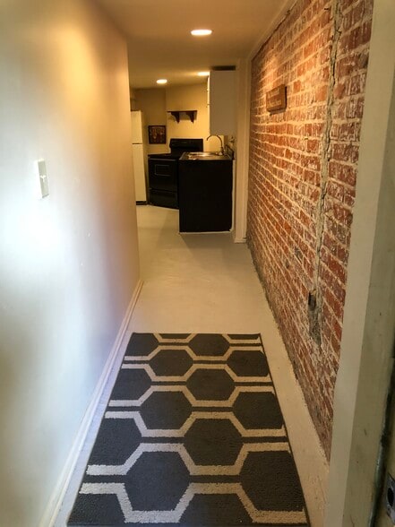 Building Photo - 902 Westminster St NW