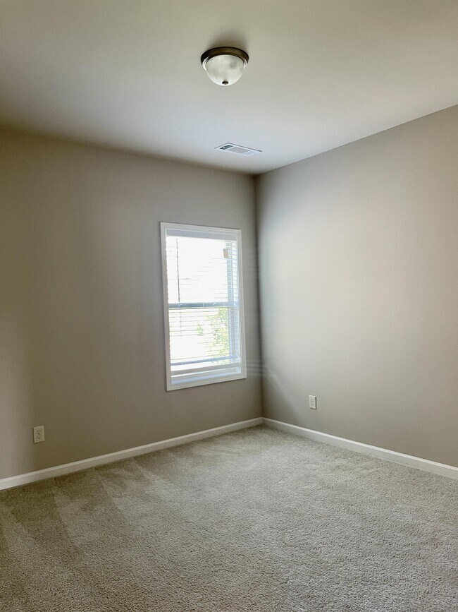 Building Photo - 7531 Silk Tree Pointe