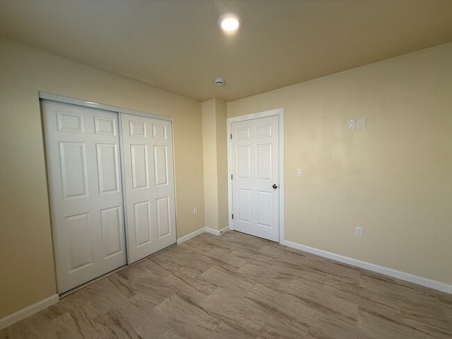 Building Photo - M12150