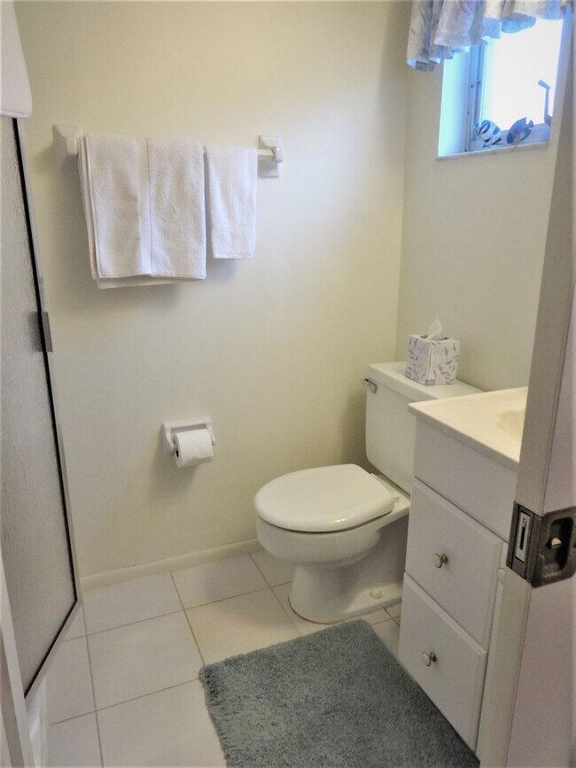 Building Photo - NEW PRICE! 2BR/2BA 2nd Floor Condo in Capri Isles