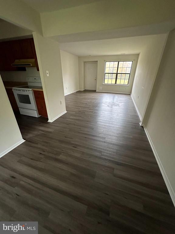 Building Photo - 104 Willow Turn