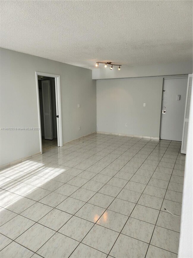 Building Photo - 250 180th Dr