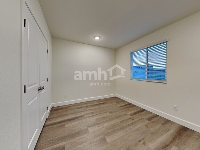 Building Photo - 8876 Dwarf Chin Ave