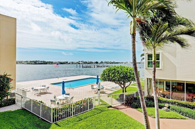 Building Photo - 1820 New Palm Way