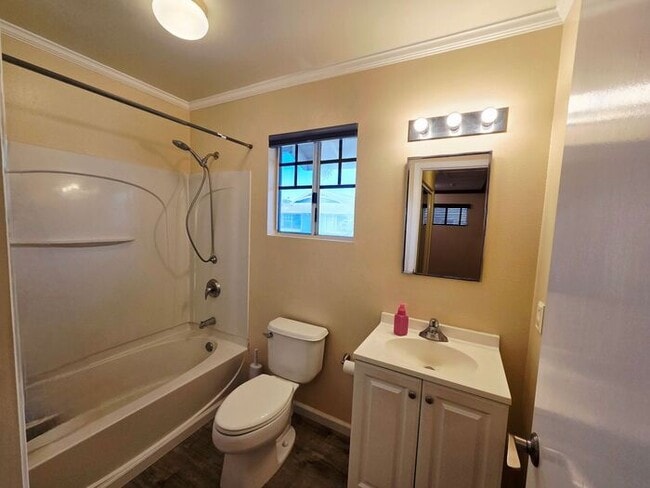 Building Photo - Las Brisas: A 3 bedroom 2.5 bath 2 car garage single family home
