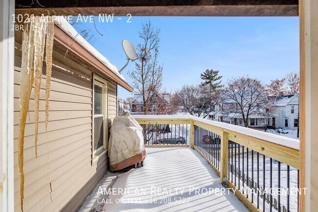 Building Photo - 1021 Alpine Ave NW