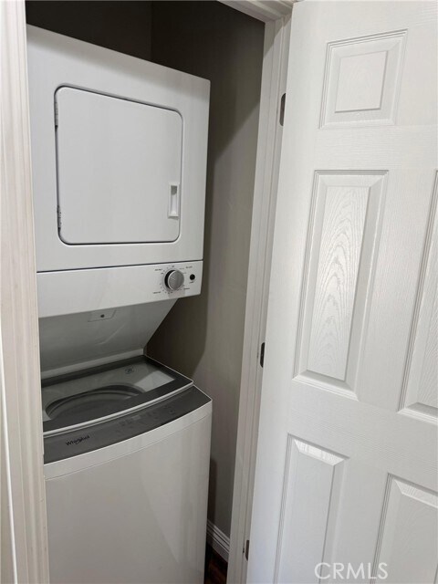 Building Photo - 3298 N Arrowhead Ave