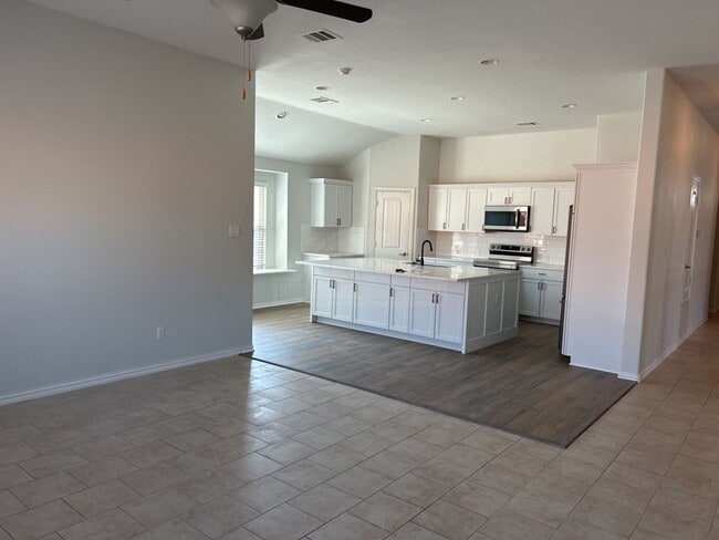 Building Photo - 6311 Serpentine Dr