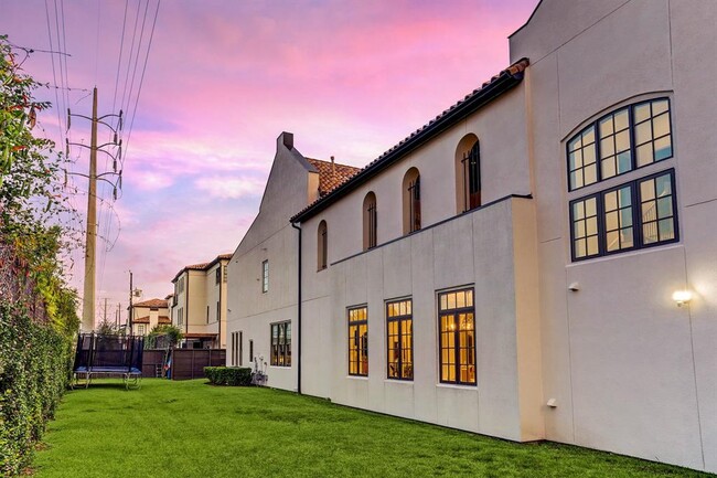 Building Photo - 1104 Mosaico Ln