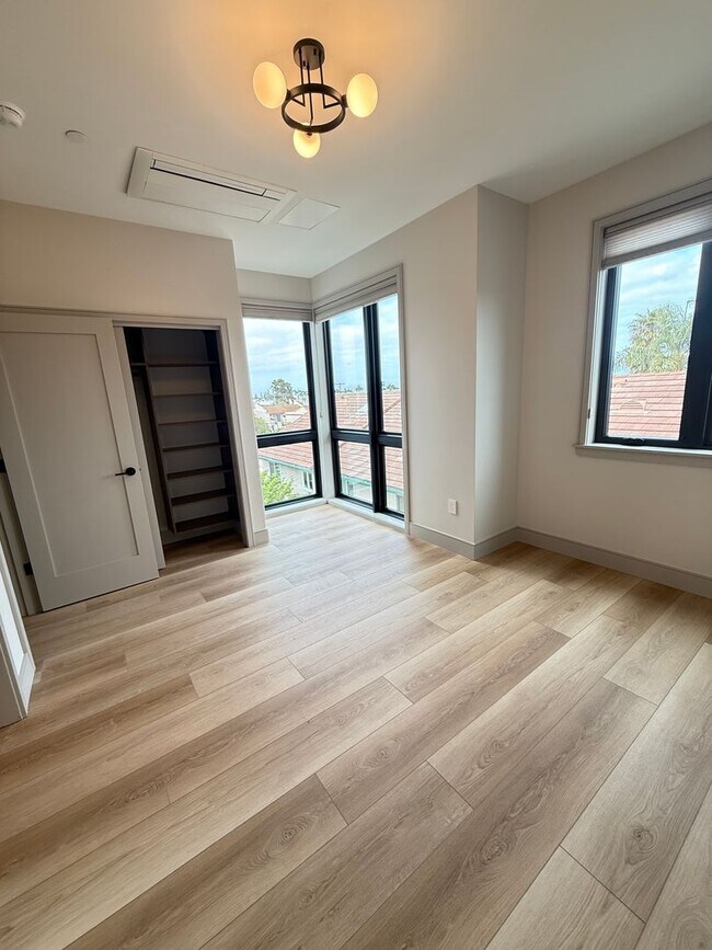 Building Photo - Brand new construction! 3 bedroom 3.5 bath end unit