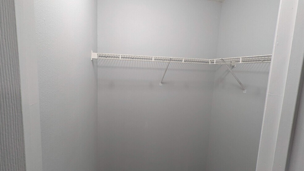 Building Photo - 3048 Pineda Dr