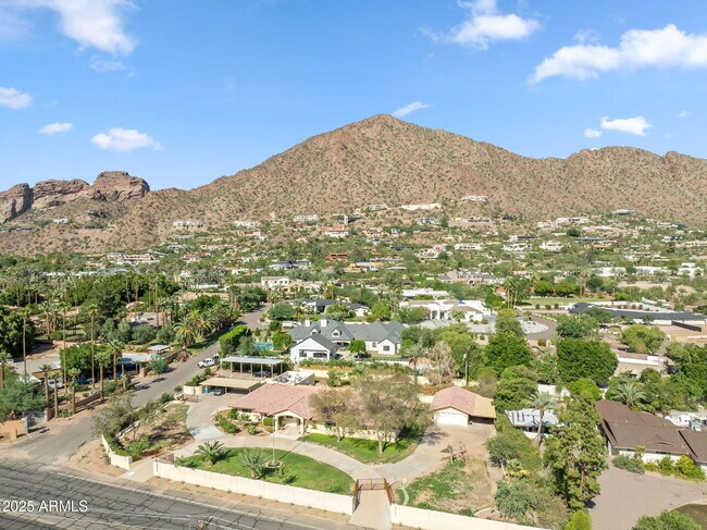 Building Photo - 5310 E Camelback Rd