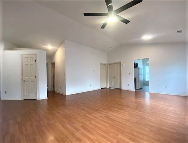 Building Photo - Ranch 3 bed, 2 bath Ranch with fenced yard...