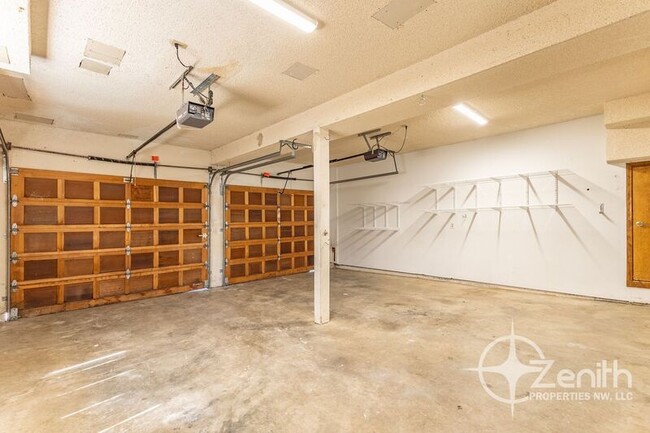 Building Photo - 9313 NE 81st Ave