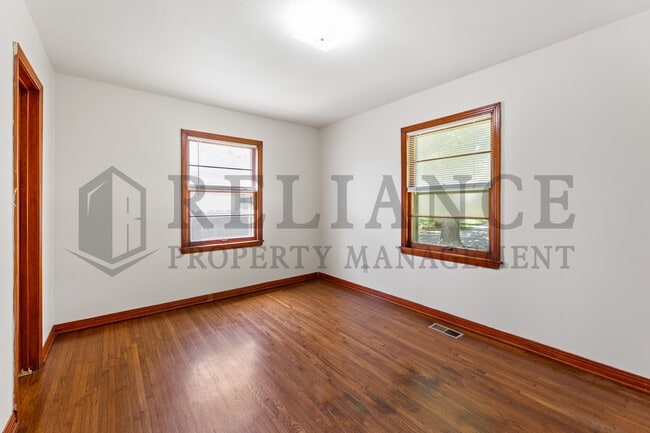 Building Photo - 1932 S Parkwood Ln