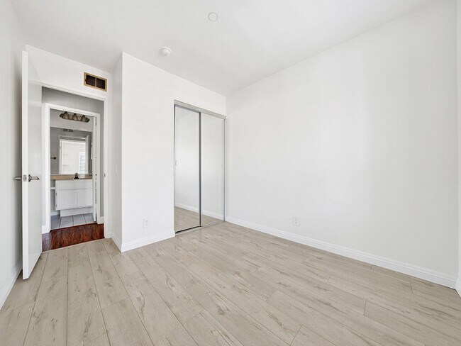 Building Photo - Prime San Clemente 3 Bedroom / 2.5 Bathroo...
