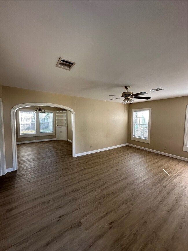 Building Photo - 6908 Moss Rose St