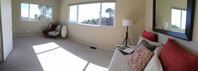 Building Photo - 7020 Pacific View Dr