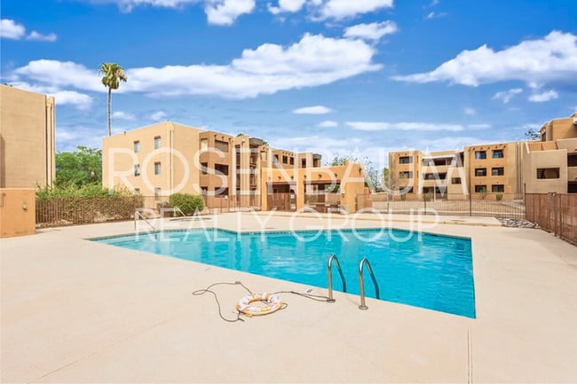 Building Photo - 1810 E Blacklidge Dr