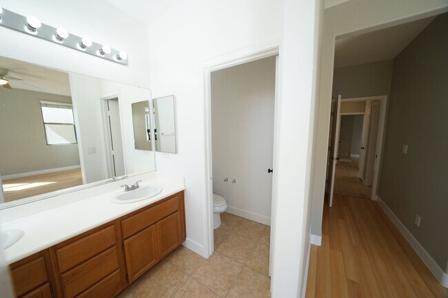 Building Photo - SHOWINGS AVAILABLE NOW