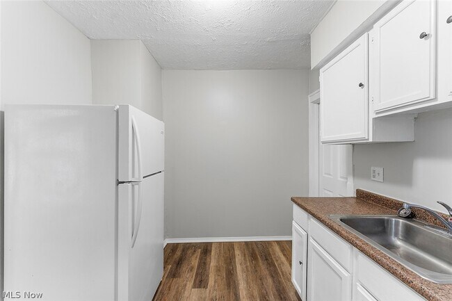 Building Photo - 3400 W 117th St