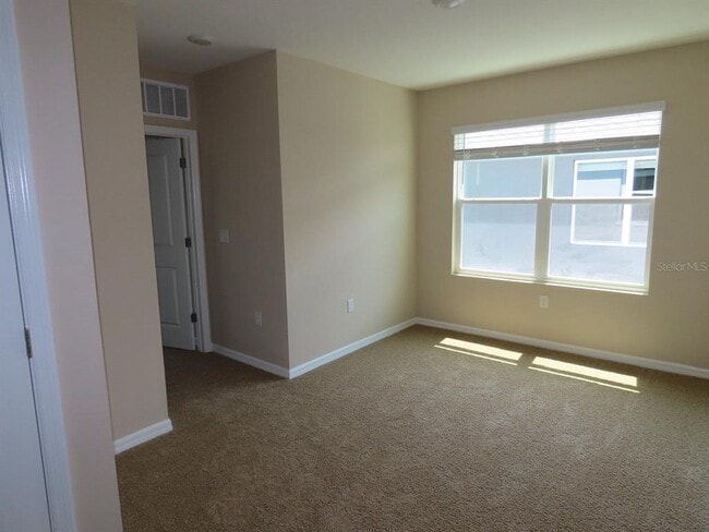 Building Photo - 8725 Daydream St