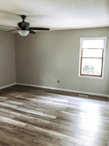 Building Photo - 300 Selkirk Trail