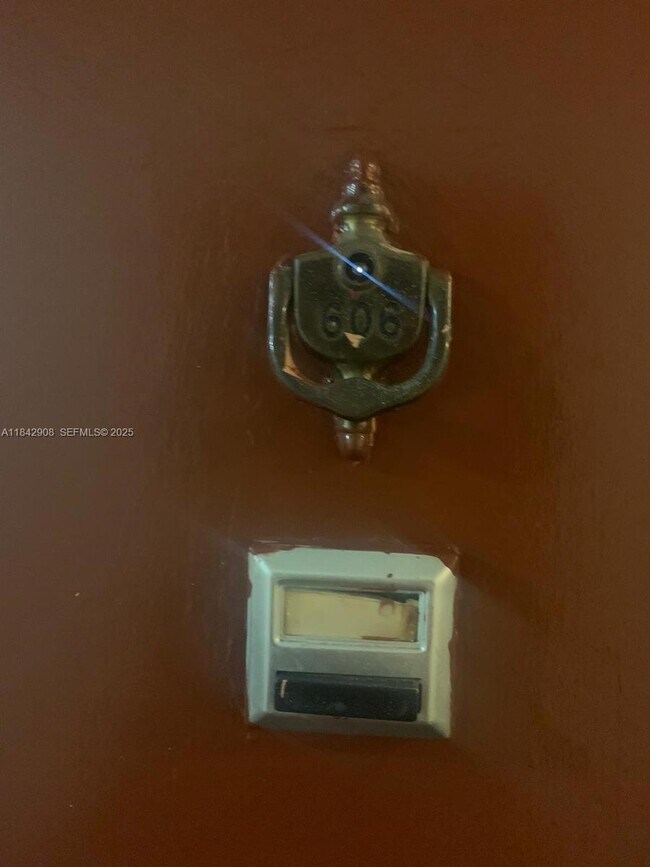 Building Photo - 2025 NE 164th St