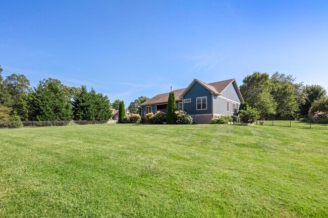 Building Photo - High-End Home on One Level - Beautiful Fletcher Neighborhood