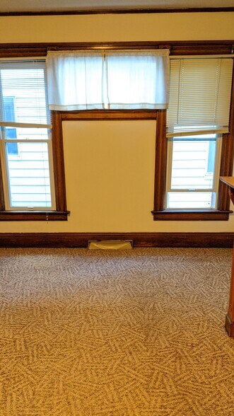 Building Photo - 904 Vine St