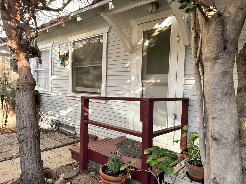 Front door - 211 Linden Avenue