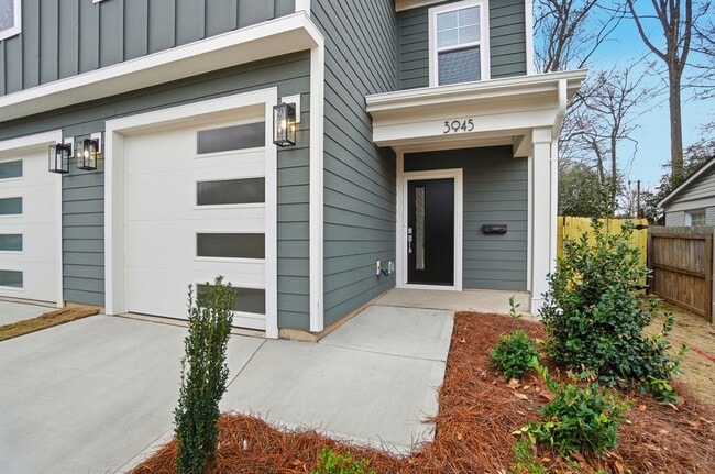 Building Photo - New Construction Townhome Minutes from Uptown