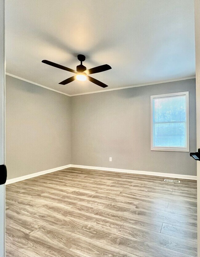 Building Photo - Newly Remodeled Duplex in Macon - Housing Voucher Eligible