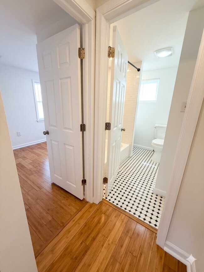 Building Photo - 538 Gerritt St