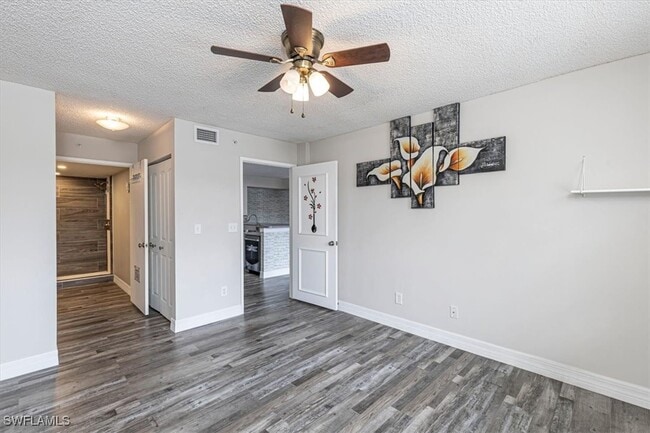 Building Photo - 1205 Wildwood Lakes Blvd