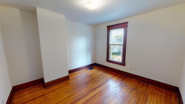 Building Photo - 163 E Maynard Ave