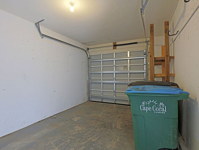 Building Photo - Duplex Cape Coral 3723